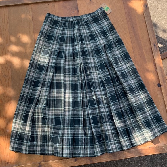 Made in USA Pendleton Pleated Plaid Skirt - Vintage - 24” waist - 90s - Picture 1 of 5